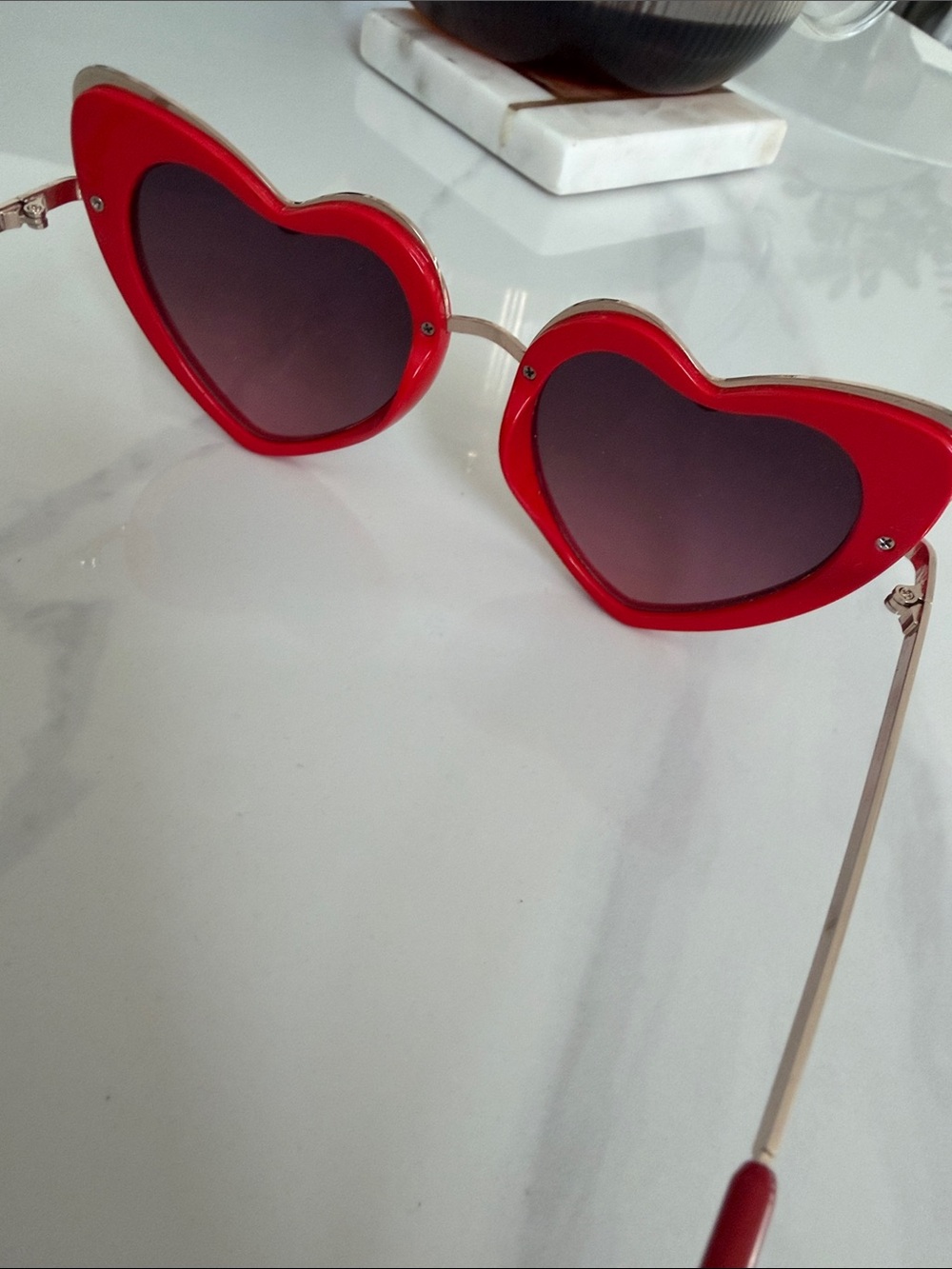 Women’s Red Heart-Shaped Sunglasses - Stylish Fashion Accessory - Picture 6 of 7
